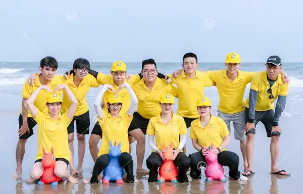 Đồng phục teambuilding màu vàng