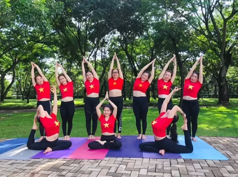 May đồng phục yoga tại Đà Nẵng