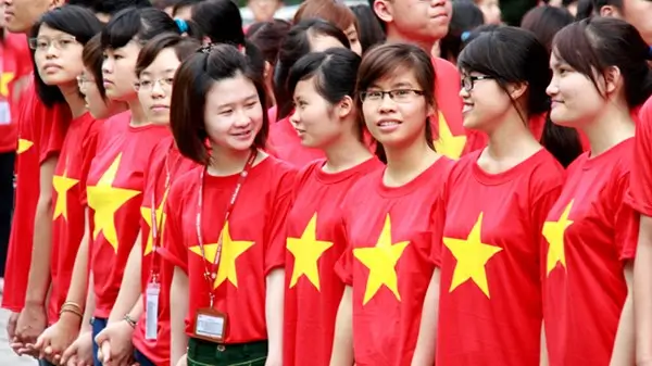 May áo cờ đỏ sao vàng tại Đà Nẵng